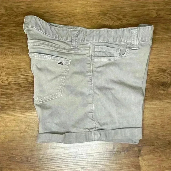 Tommy Hilfiger 2012 Women’s 8 Stretch Cuffed Khaki Shorts - Picture 5 of 8